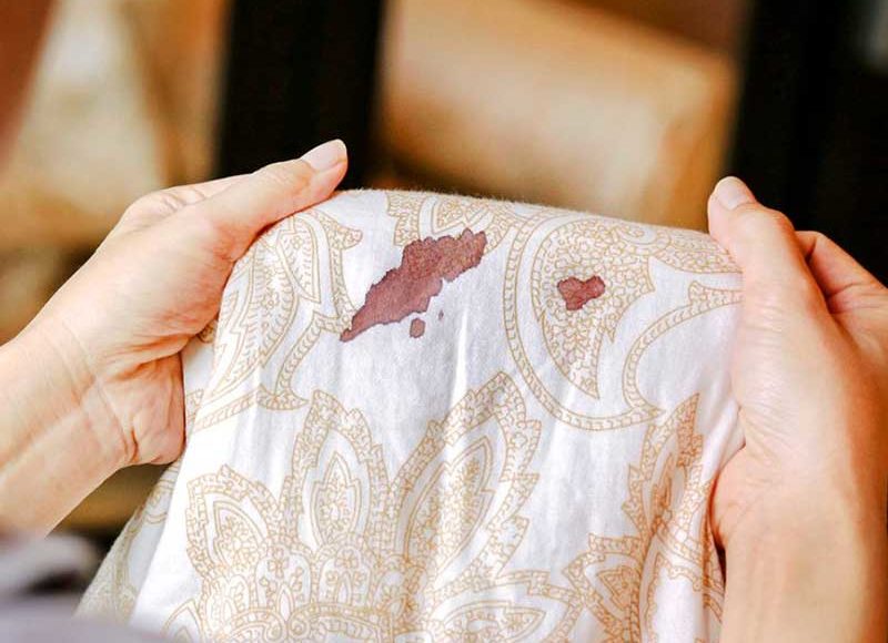 از بین بردن لک خون با آب سرد