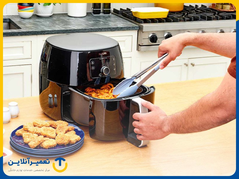 اهمیت باز کردن در سرخ کن برای چک کردن وضعیت پخت غذا