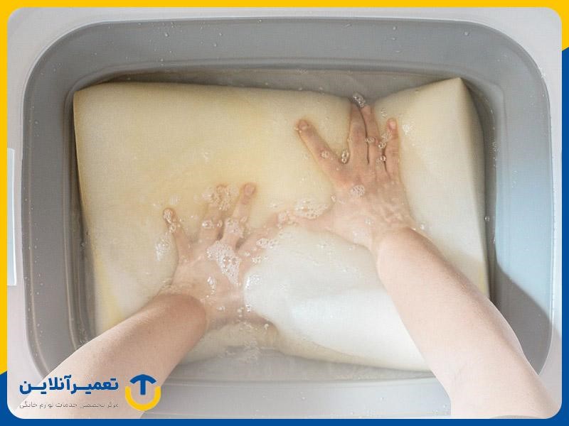 شستن بالش مموری فوم یکپارچه با دست