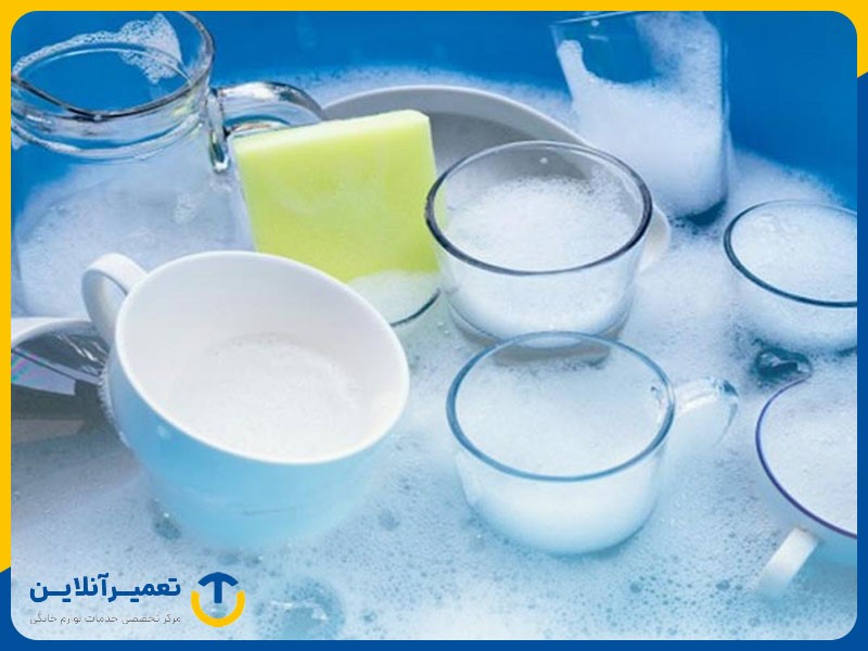 تمیز کردن ظروف مختلف آشپزخانه و شستن ظروف شیشه‌ای 